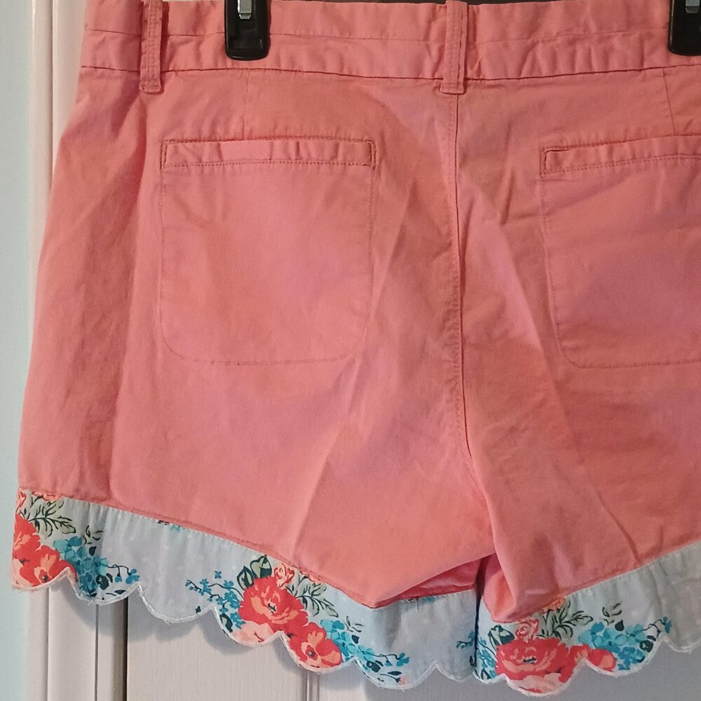 Calvin Klein Jeans/Chino Shorts/Womens/18W/Coral/Floral Scalloped - Picture 2 of 8